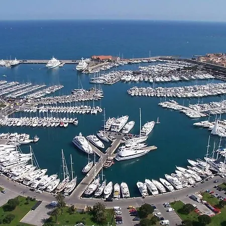 Le Provencal - Center Old 1br Flat With Ac, Wifi דירה