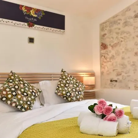 Le Provencal - Center Old 1br Flat With Ac, Wifi Antibes