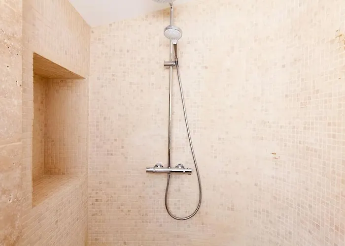 Le Provencal - Center Old 1br Flat With Ac, Wifi דירה *