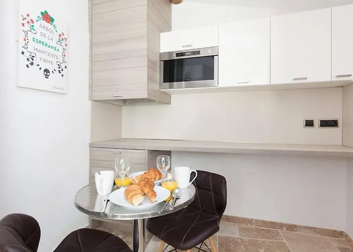 דירה Le Provencal - Center Old 1br Flat With Ac, Wifi *