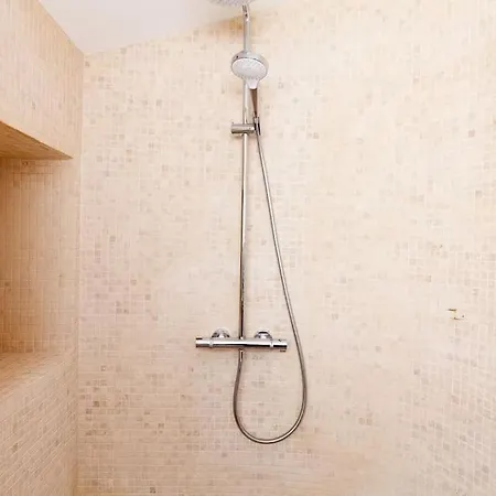 Le Provencal - Center Old 1br Flat With Ac, Wifi Apartment *